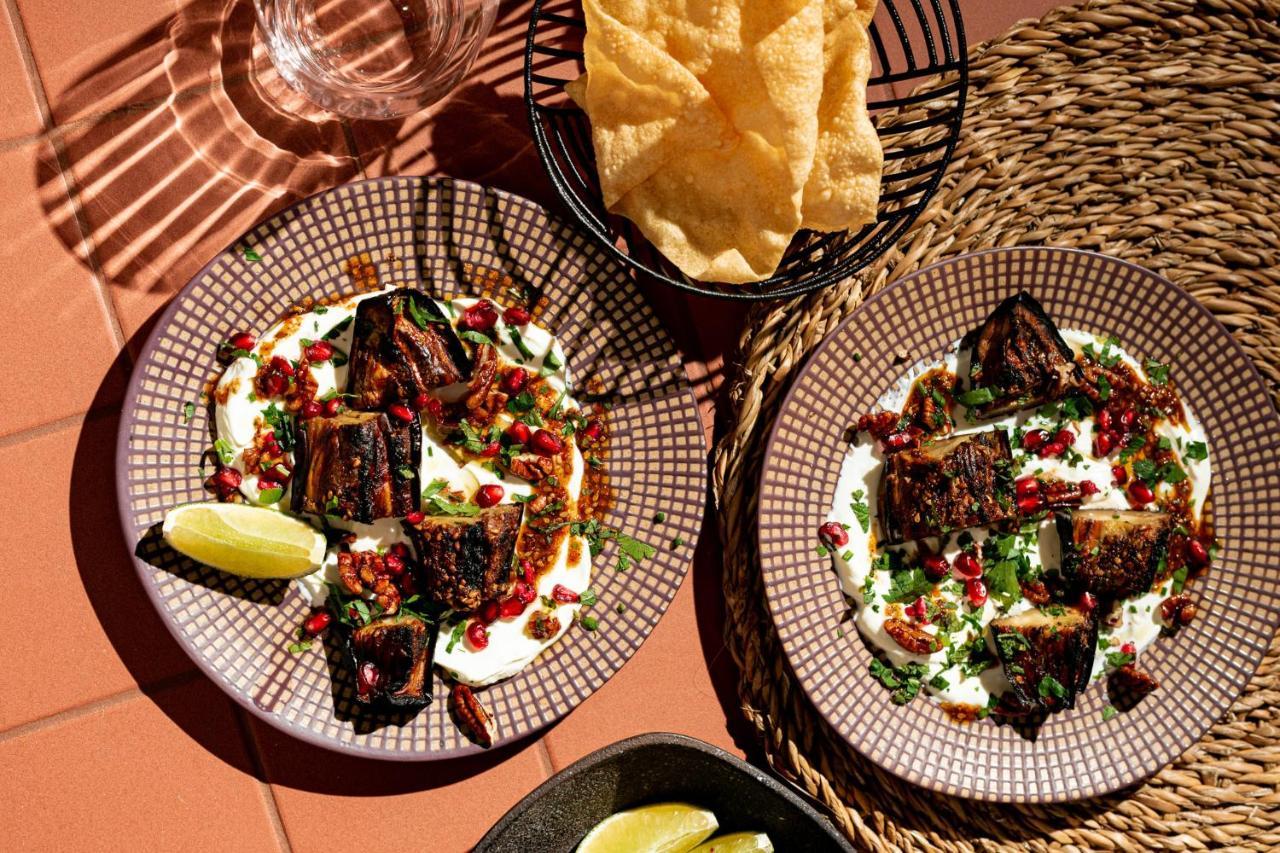 Verno House Budapest, Vignette Collection By Ihg Bagian luar foto Baba Ghanoush
