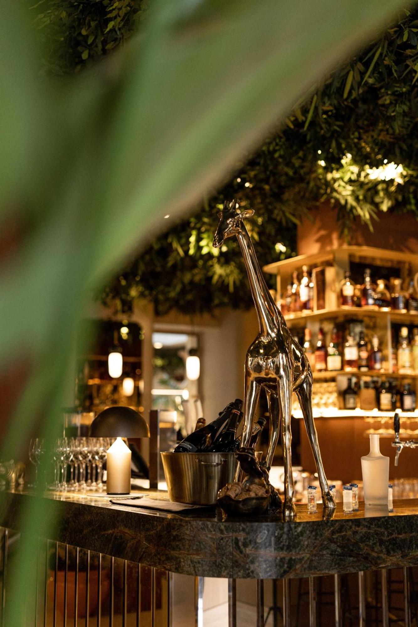 Verno House Budapest, Vignette Collection By Ihg Bagian luar foto The Giraffe Bar