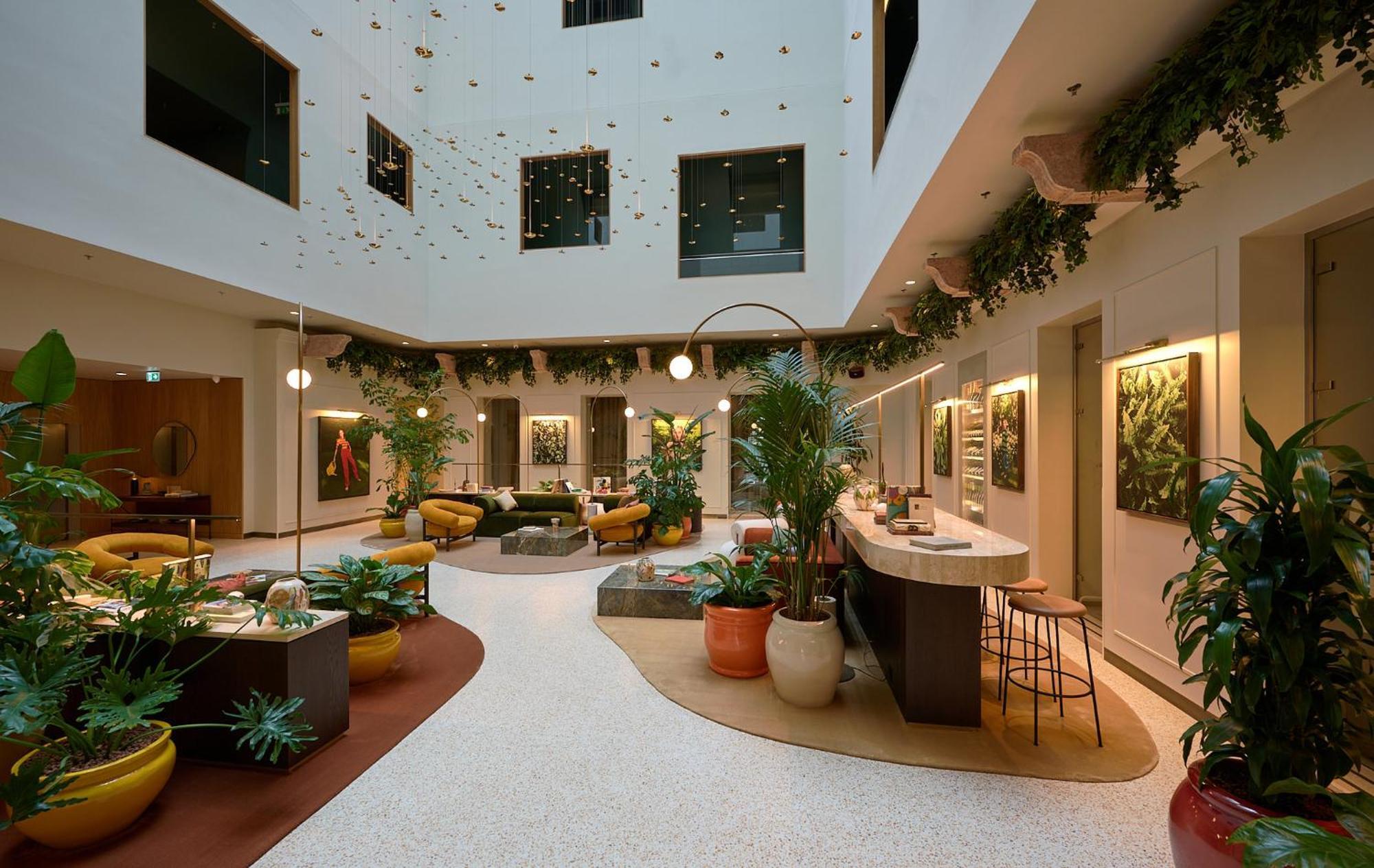 Verno House Budapest, Vignette Collection By Ihg Bagian luar foto The lobby of the hotel