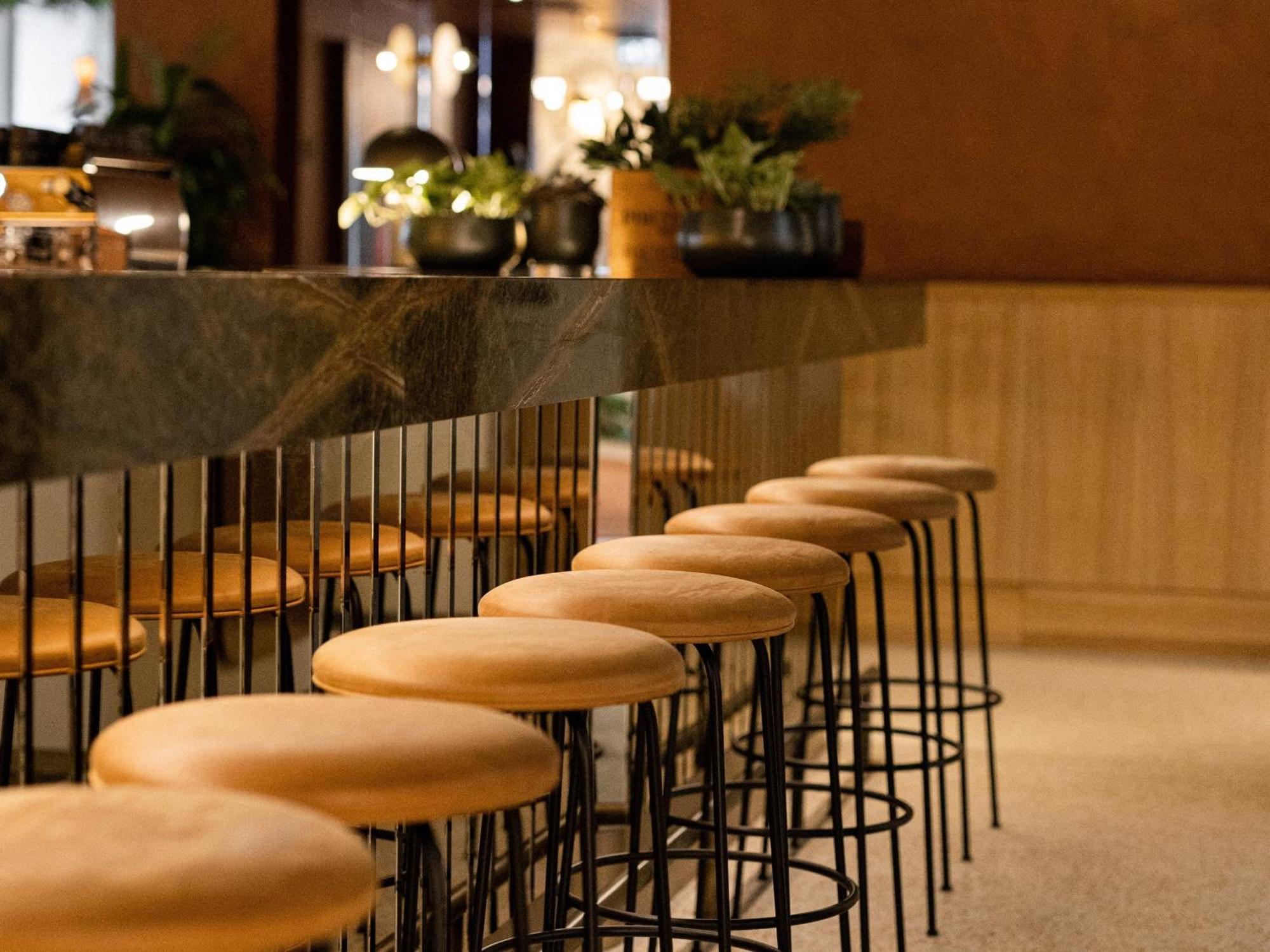 Verno House Budapest, Vignette Collection By Ihg Bagian luar foto Bar stools